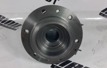 Направляющая с посадочным местом для вала гидротрансформатора КПП ZL30W