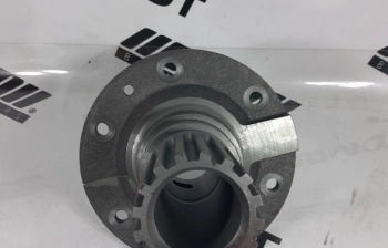 Направляющая с посадочным местом для вала гидротрансформатора КПП ZL30W